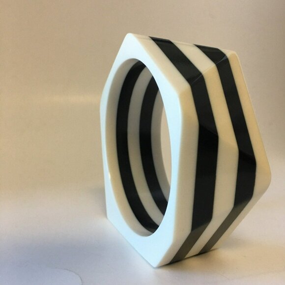 Striped Bangle Plastic Bracelet Contemporary Costume Jewelry - Picture 7 of 9